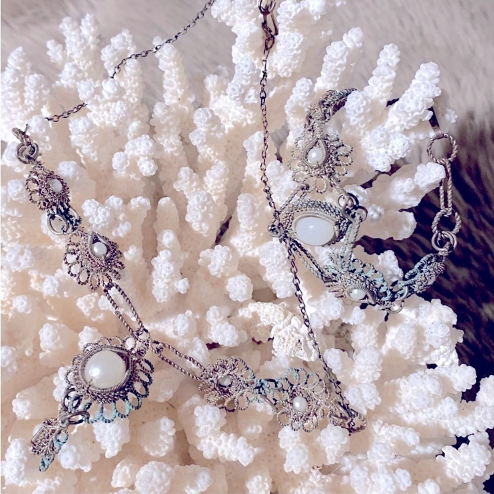 Vintage necklace and bracelet with pearl look detail​​​​​​​​​​